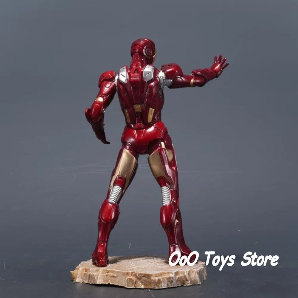 Statua Avengers Iron Man - Edizione Deluxe in PVC 23cm