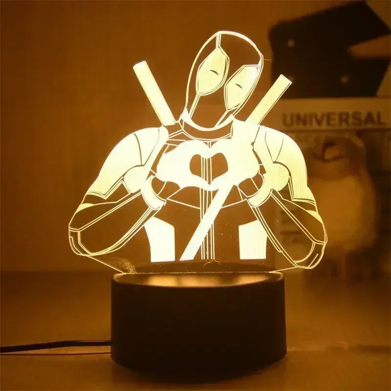 Lampada LED Avengers Deadpool - Seduto, 3D 18cm