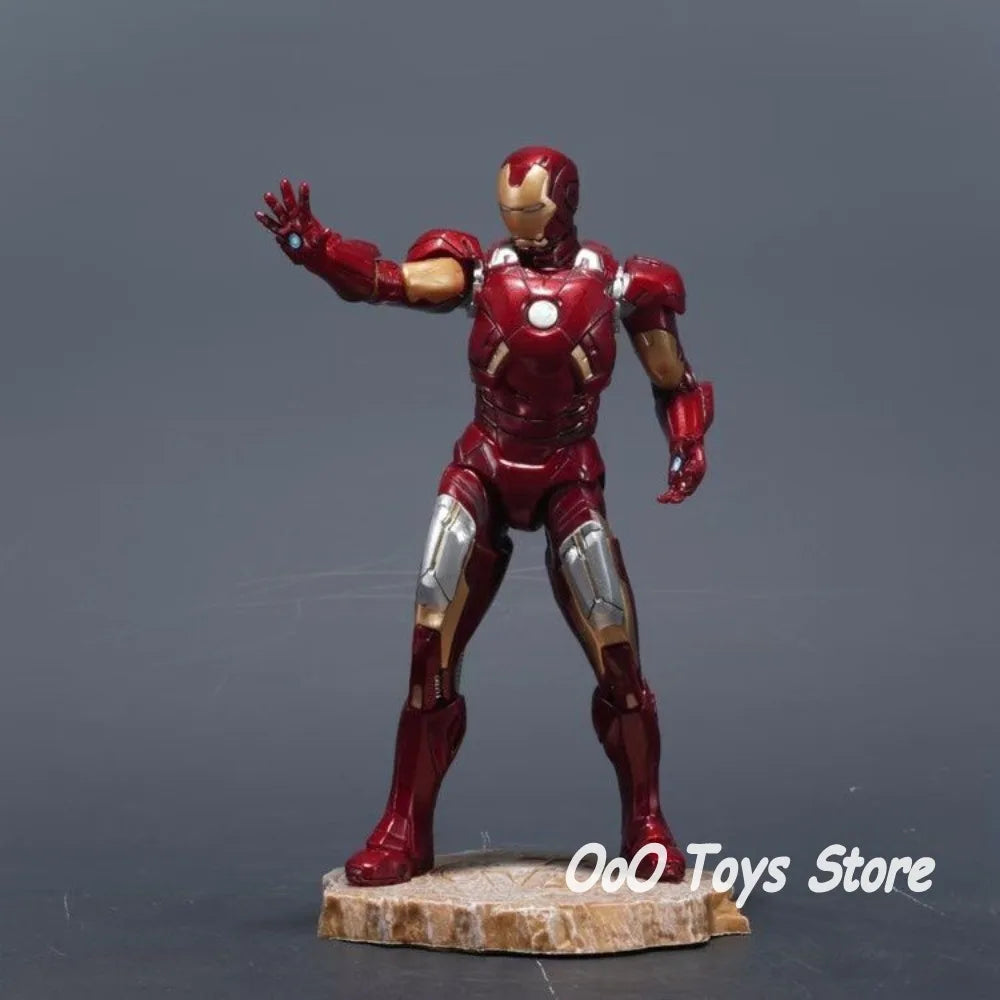 Statua Avengers Iron Man - Edizione Deluxe in PVC 23cm