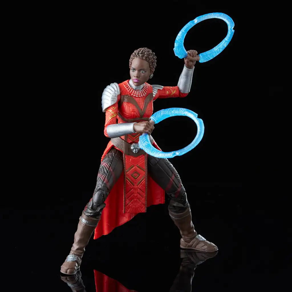Statuetta Avengers Shuri - Guantoni blu Wakanda