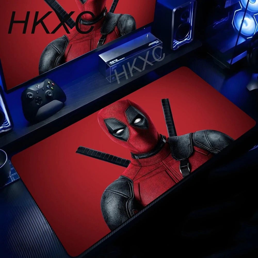 Tappetino per mouse Marvel Deadpool - Katane incrociate su sfondo rosso