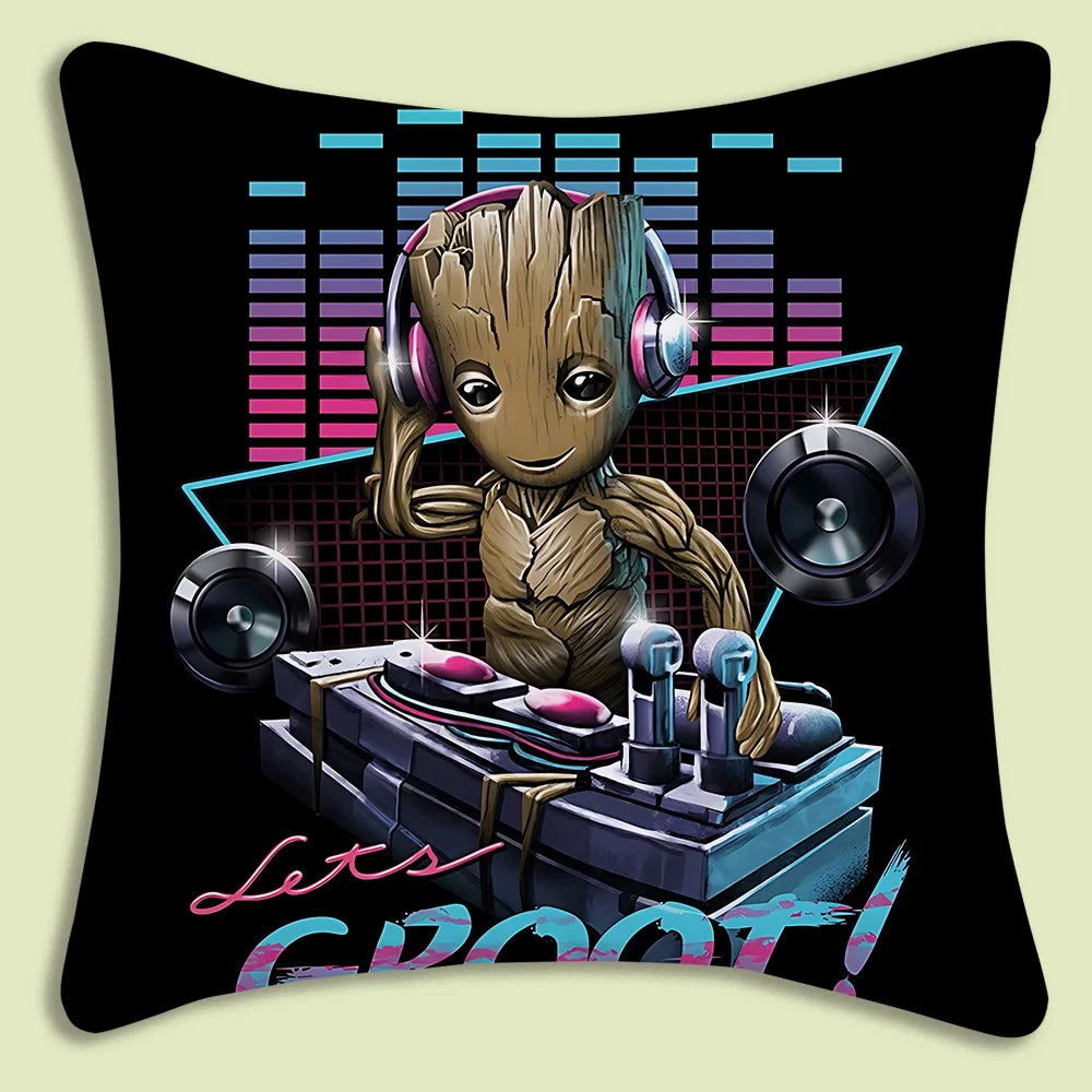 Housse de Coussin Baby Groot - Grands Yeux Fond Ciel Pastel